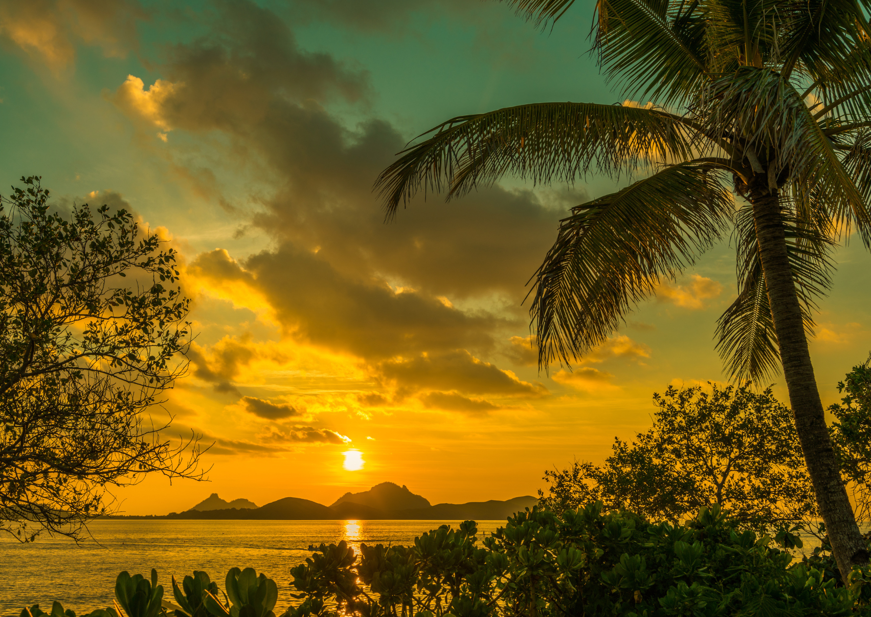 sunset-matamanoa-island