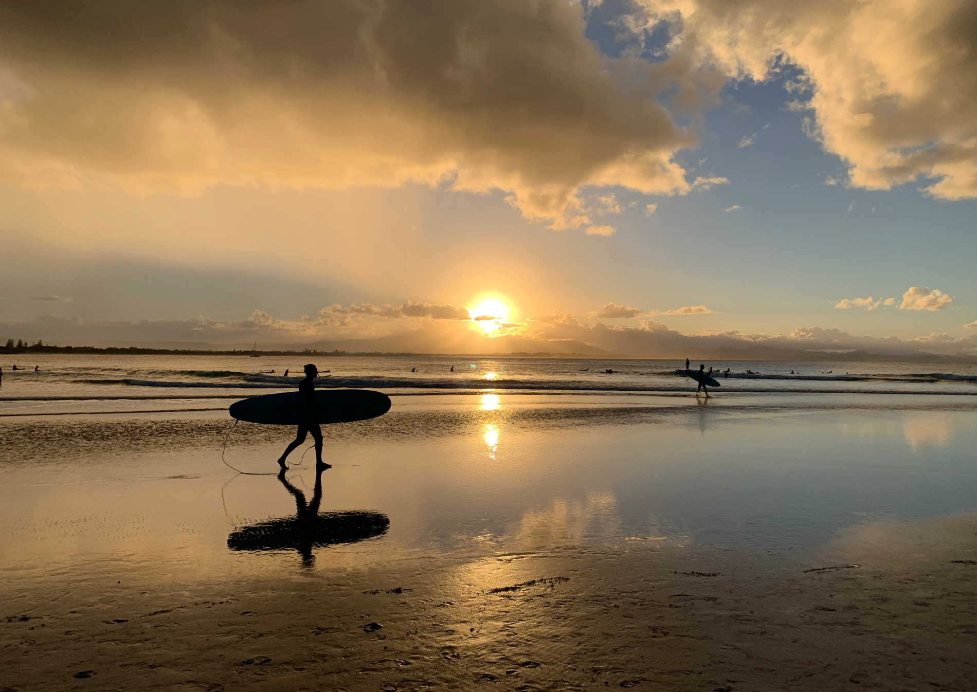surfers-byron-bay