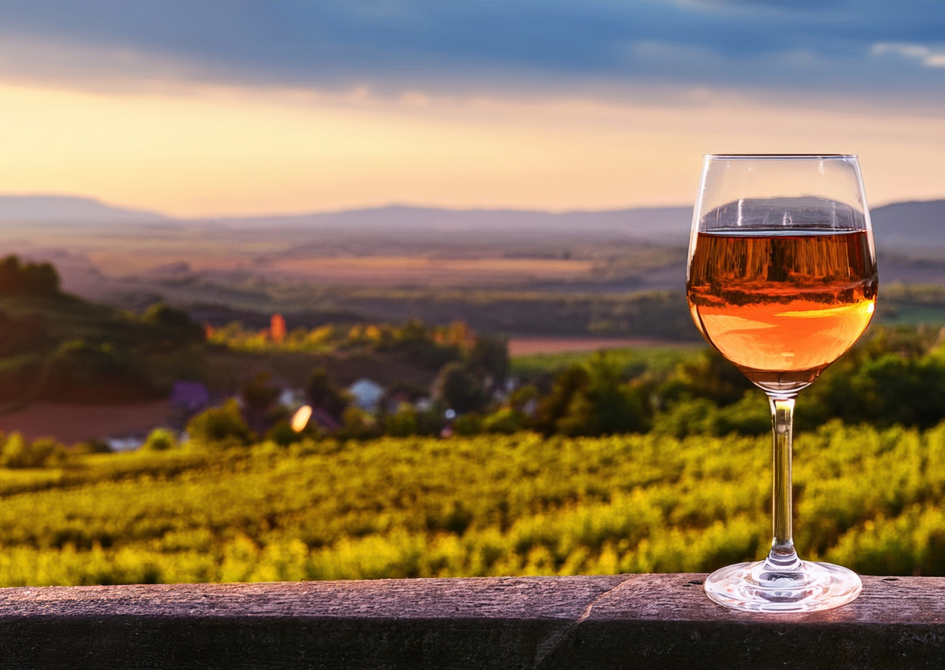 sunset-glass-wine-tokaj