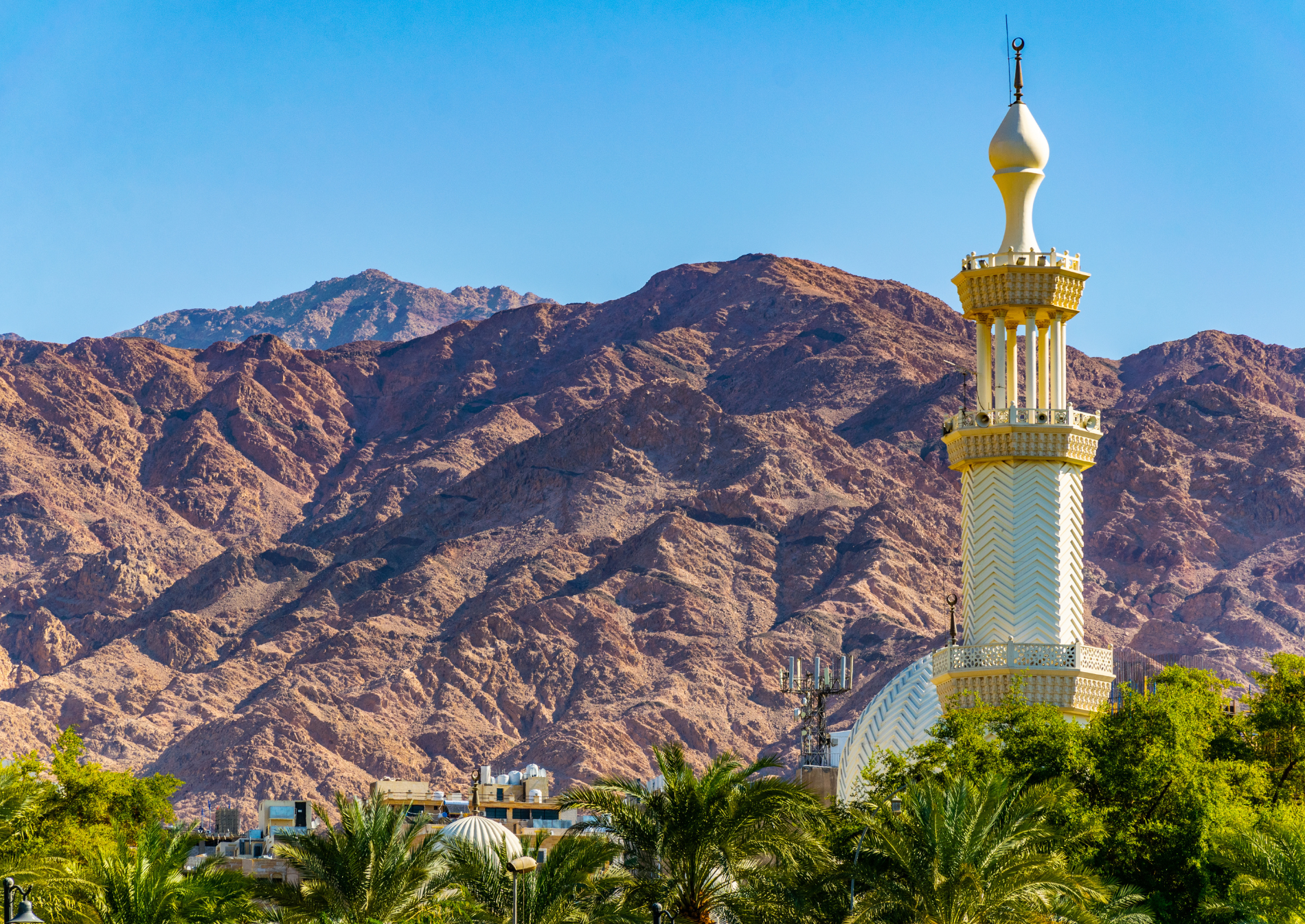 aqaba-sea-mountain-minaret