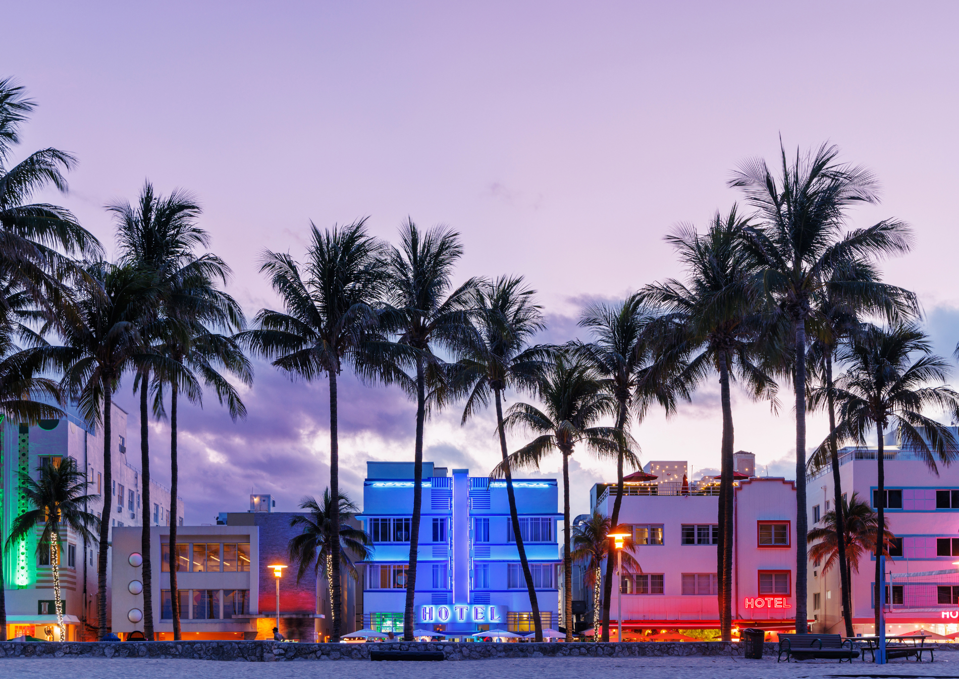 miami-art-deco-neon-sunset-hotels