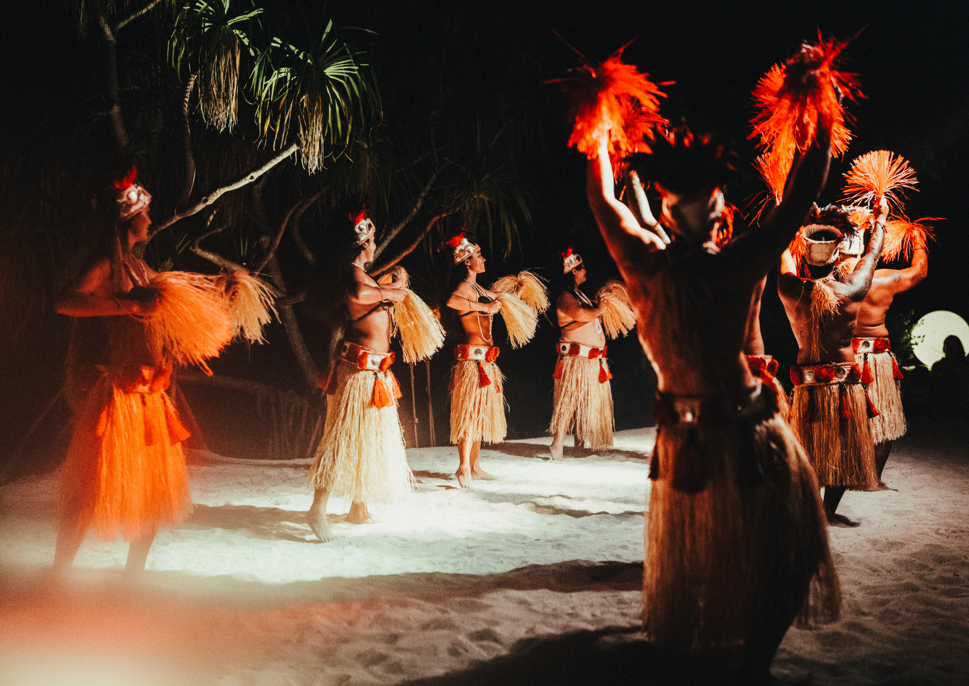 polynesian-dance-tetiaroa-thebrando